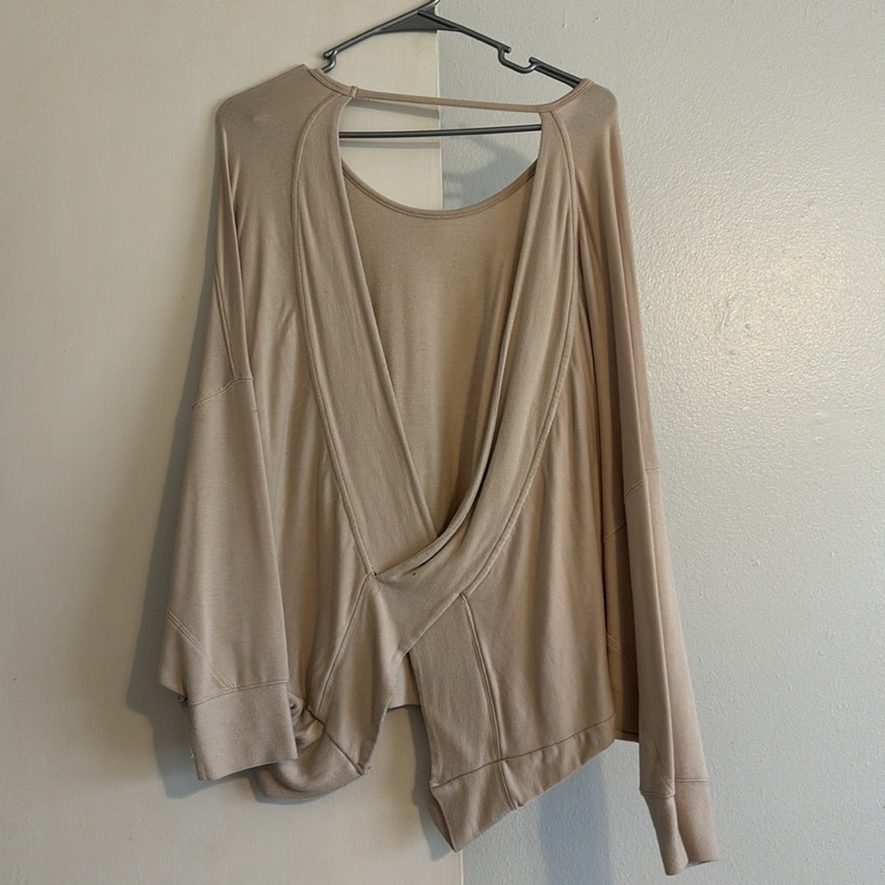 Nanamacs Open back cream sweatshirt top
